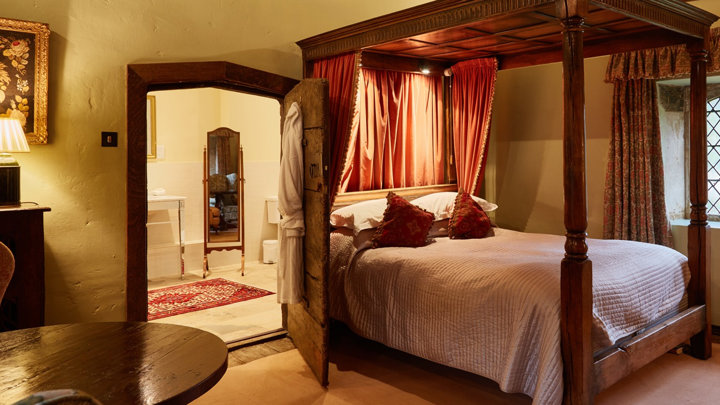 bailiffscourt-bedroom.jpg